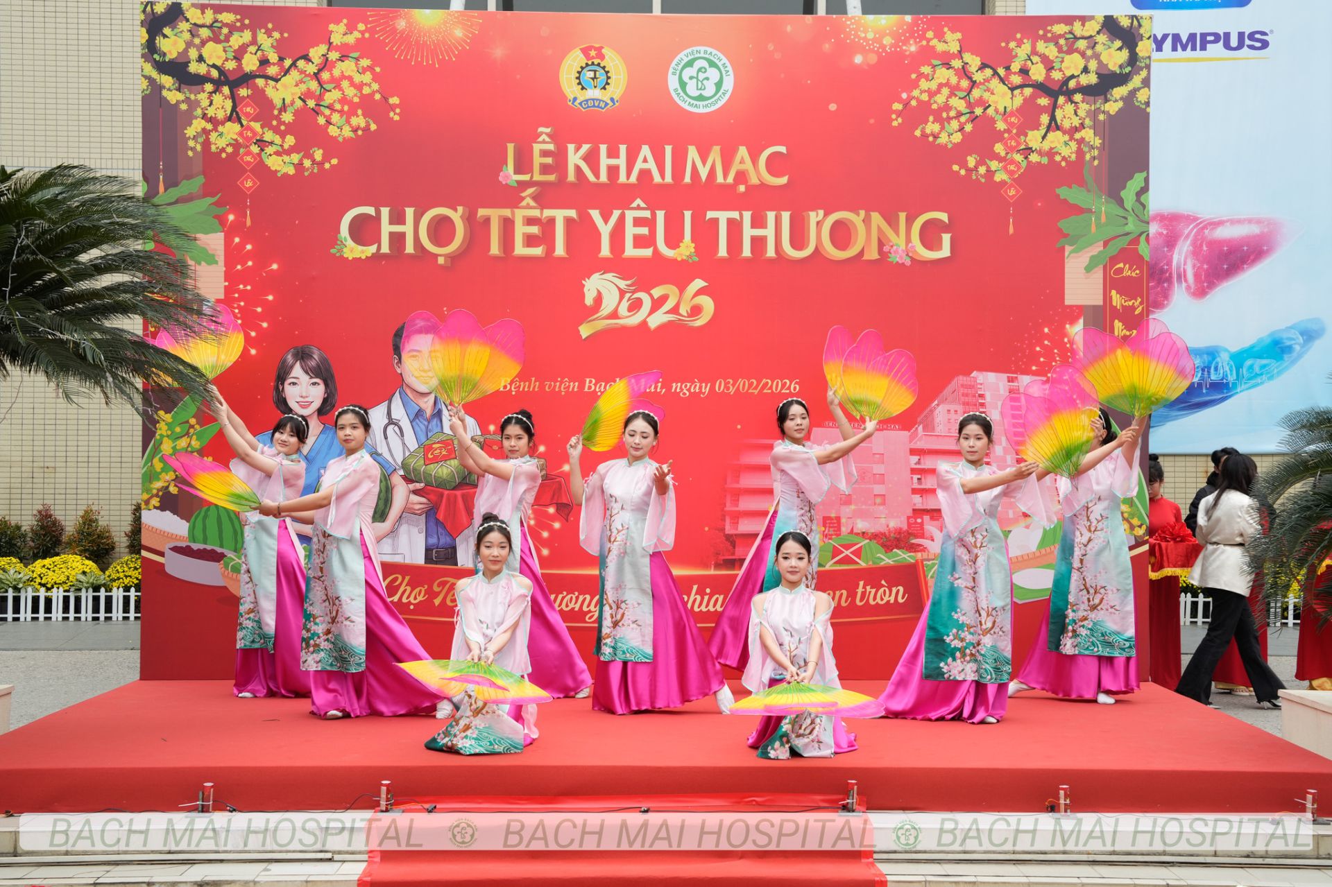 Lễ khai mạc chương trình Chợ Tết yêu thương 